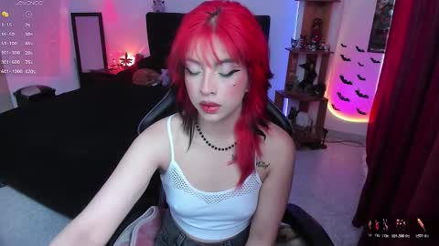 Queen.  Help me reach 100 thumbs up  online show from January 7, 9:18 pm