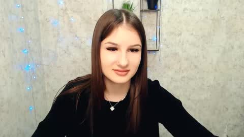 Mia online show from February 22, 2:59 pm