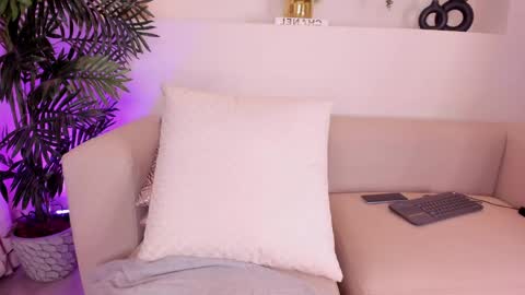 Mia online show from May 28, 9:12 pm