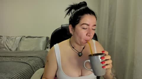 _miss_coco_ online show from April 18, 10:29 am