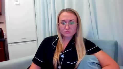 Snapshot of _miss_eva_ chatting on September 23, 8:18 pm Eva online show from September 23, 8:18 pm