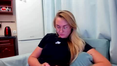 Snapshot of _miss_eva_ chatting on September 9, 8:19 pm Eva online show from September 9, 8:19 pm