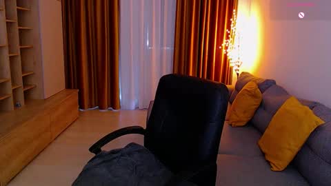 Mia online show from March 4, 7:26 am