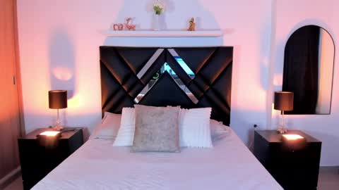 mizuki  online show from April 15, 3:45 pm