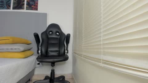 _molly_rosse_ online show from May 1, 12:19 pm