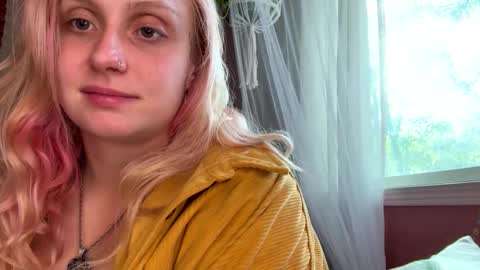 Snapshot of _peaceoutgirlscout_ chatting on October 4, 8:02 pm _peaceoutgirlscout_ online show from October 4, 8:02 pm