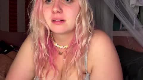 Snapshot of _peaceoutgirlscout_ chatting on September 27, 5:36 am _peaceoutgirlscout_ online show from September 27, 5:36 am