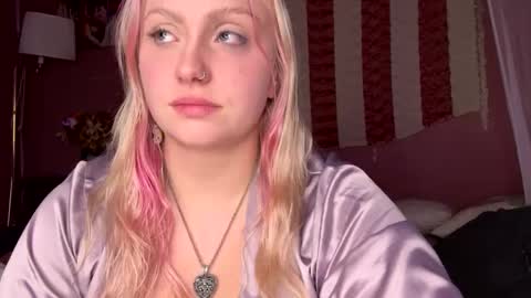 Snapshot of _peaceoutgirlscout_ chatting on October 1, 2:27 am _peaceoutgirlscout_ online show from October 1, 2:27 am