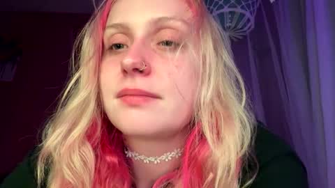 Snapshot of _peaceoutgirlscout_ chatting on September 19, 2:54 am _peaceoutgirlscout_ online show from September 19, 2:54 am