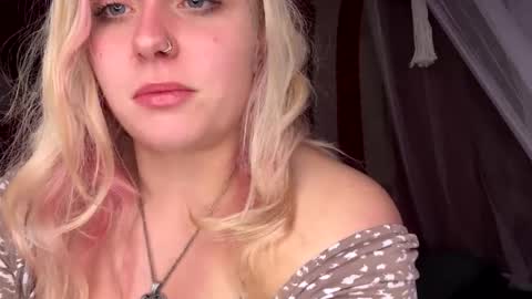 Snapshot of _peaceoutgirlscout_ chatting on October 6, 5:13 am _peaceoutgirlscout_ online show from October 6, 5:13 am