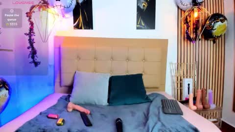 SAMANTHA FOX online show from October 31, 12:20 pm