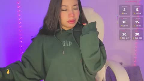   online show from December 5, 3:02 pm