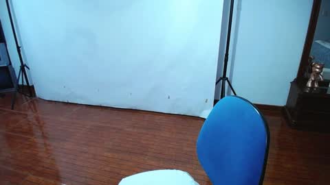 _the_dark_side_of_the_moon_ online show from December 6, 12:12 am