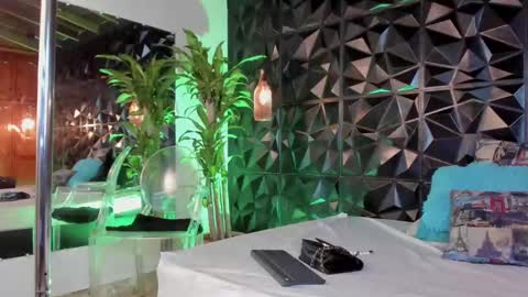 Snapshot of _valentina_69 chatting on December 7, 2:31 am _valentina_69 online show from December 7, 2:31 am