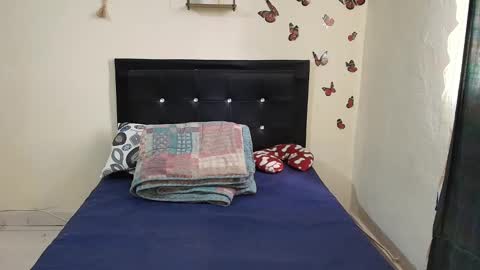 Snapshot of _victoriia_971 chatting on September 22, 12:36 pm _victoriia_971 online show from September 22, 12:36 pm