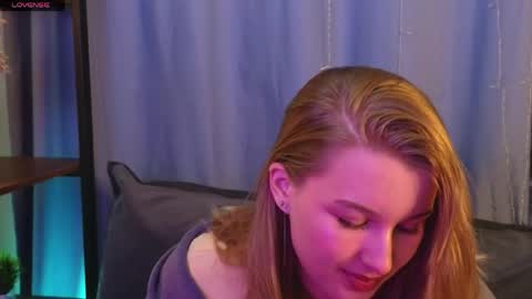 _watchmesmile_ online show from May 2, 4:27 am