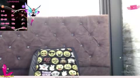 Yuyi online show from November 24, 11:45 am