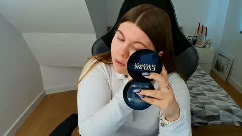 abbyvibe online show from April 13, 11:00 am