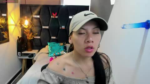 Abril Fox online show from April 11, 8:23 pm