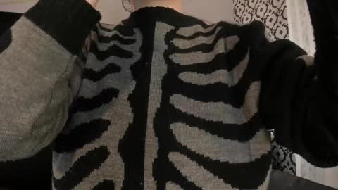 Ade  online show from December 20, 8:13 pm