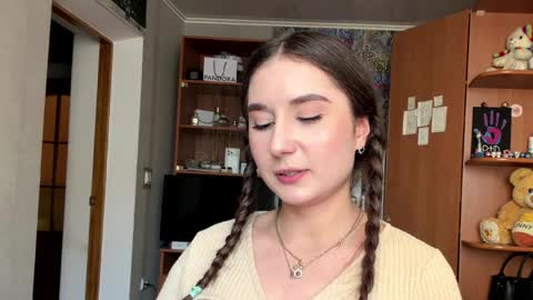 Poly online show from April 1, 1:41 pm