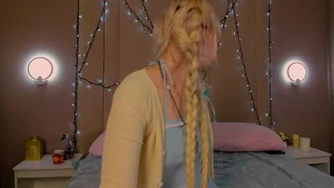 adelesilvy online show from March 21, 1:43 am