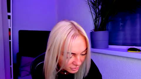 Adriana online show from December 5, 3:35 pm