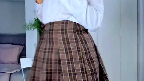 Adriana online show from March 27, 2:40 pm