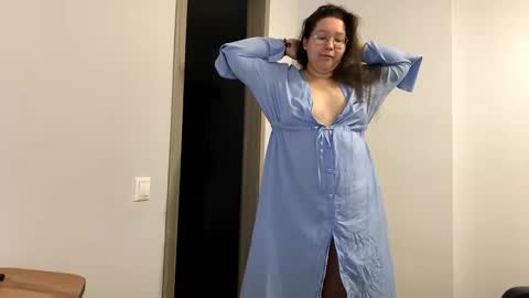 aemilialust online show from February 3, 6:56 pm