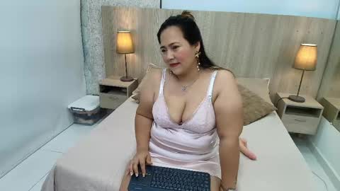 Agata Hernandez online show from May 2, 3:43 am