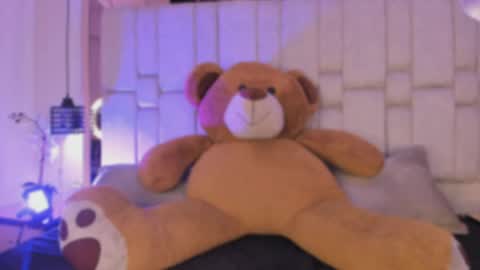 agathauwudoll online show from April 14, 8:20 pm