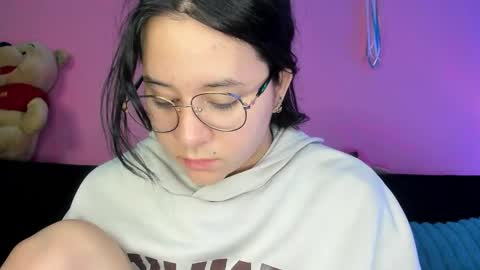 Snapshot of agnes_21 chatting on October 22, 1:27 pm ines online show from October 22, 1:27 pm