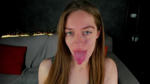 agnes wells online show from April 28, 1:25 am