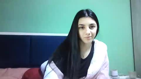 Snapshot of ahotkitty18 chatting on December 30, 7:59 am Selena online show from December 30, 7:59 am