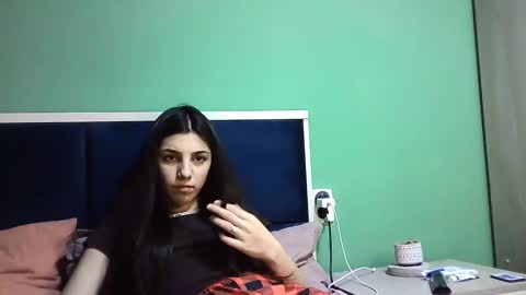 Snapshot of ahotkitty18 chatting on January 4, 4:43 pm Selena online show from January 4, 4:43 pm