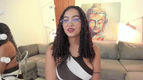 Snapshot of ailann_ chatting on October 2, 8:25 pm Alisson online show from October 2, 8:25 pm