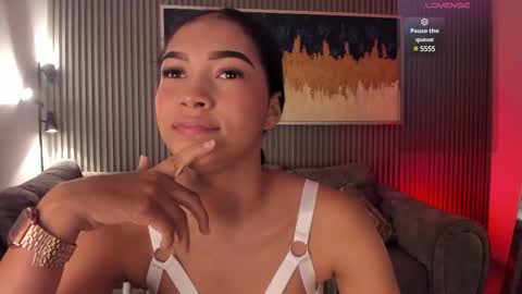 Snapshot of ailann_ chatting on February 21, 7:43 pm Alisson online show from February 21, 7:43 pm