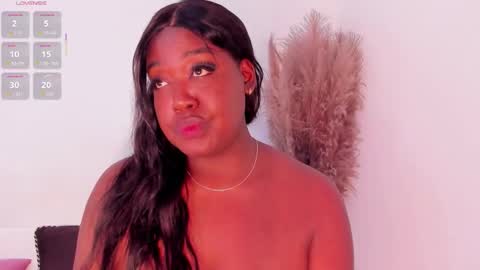 aishazaa online show from November 17, 8:09 pm