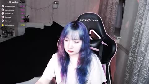 akirahartyx online show from March 25, 4:43 pm