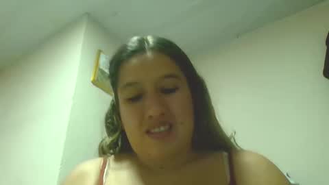 Snapshot of alahia_fox chatting on December 25, 5:05 am alahia online show from December 25, 5:05 am