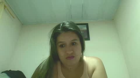 Snapshot of alahia_fox chatting on January 8, 3:29 am alahia online show from January 8, 3:29 am