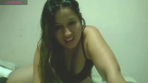 Snapshot of alahia_fox chatting on December 10, 5:07 am alahia online show from December 10, 5:07 am