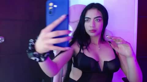 Snapshot of alahia_sweet_official chatting on October 22, 8:58 pm Alahia sweet official online show from October 22, 8:58 pm