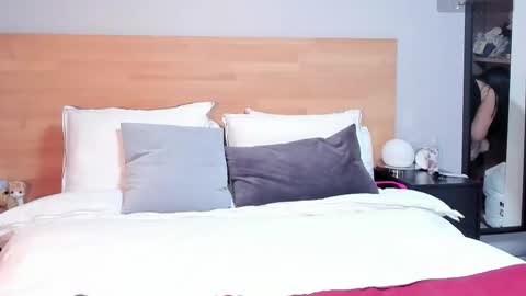     online show from February 3, 9:29 pm