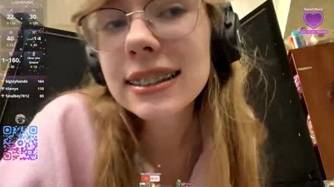 Snapshot of alanehadaller chatting on October 17, 2:20 pm Stella online show from October 17, 2:20 pm