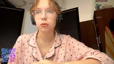 Snapshot of alanehadaller chatting on October 26, 7:59 am Stella online show from October 26, 7:59 am