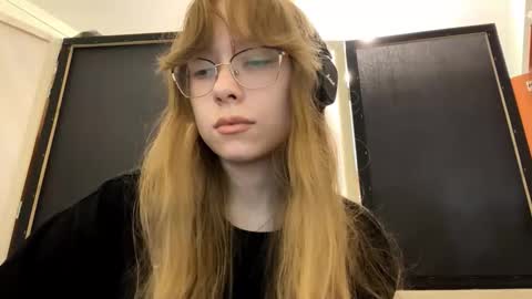 Snapshot of alanehadaller chatting on October 20, 11:35 am Stella online show from October 20, 11:35 am