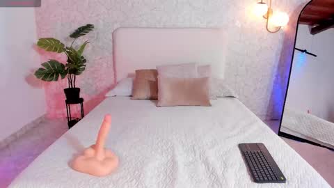 alannarouge online show from February 3, 12:21 pm