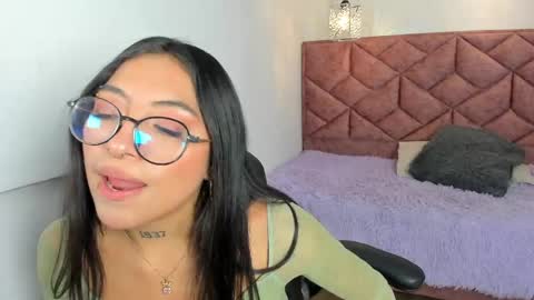 Alessia  online show from May 19, 11:56 pm