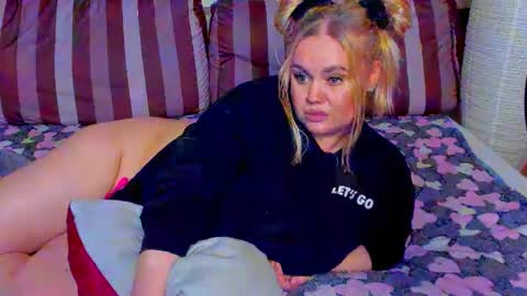 AlexaLaVibes online show from March 30, 4:01 am